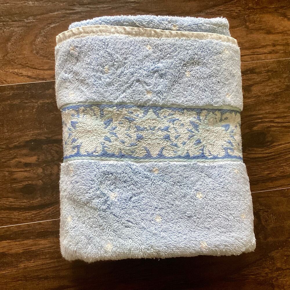 Vintage WestPoint Stevens Bath Towel